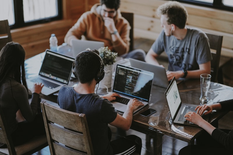 Studio de tournage confortable avec équipement professionnel