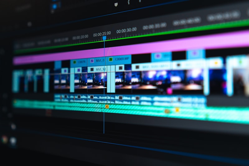 Montage vidéo créatif sur grand écran
